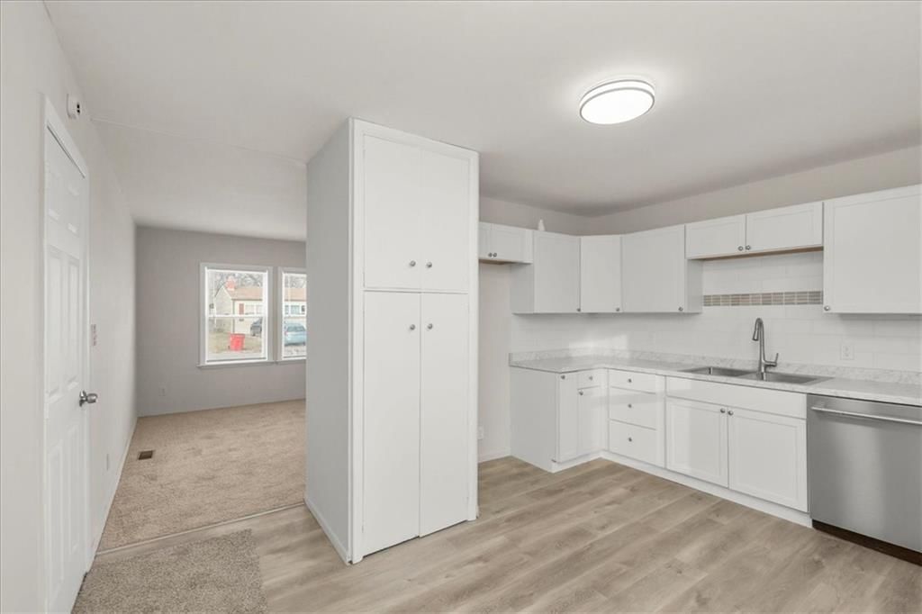 Photo 10 of 25 - 16305 E 16th Street S