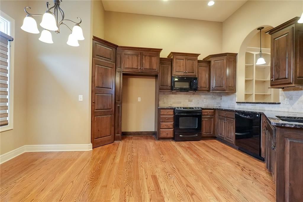 4118 NE Chapel Manor Court — photo 8