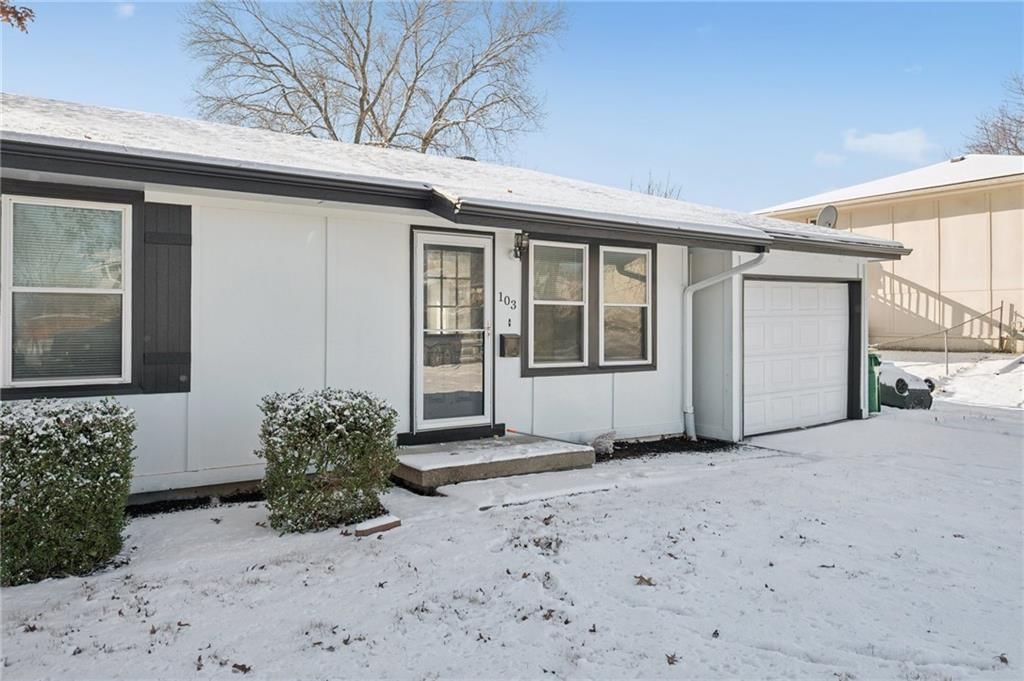 103 W Edgewood Drive, Edgerton, KS