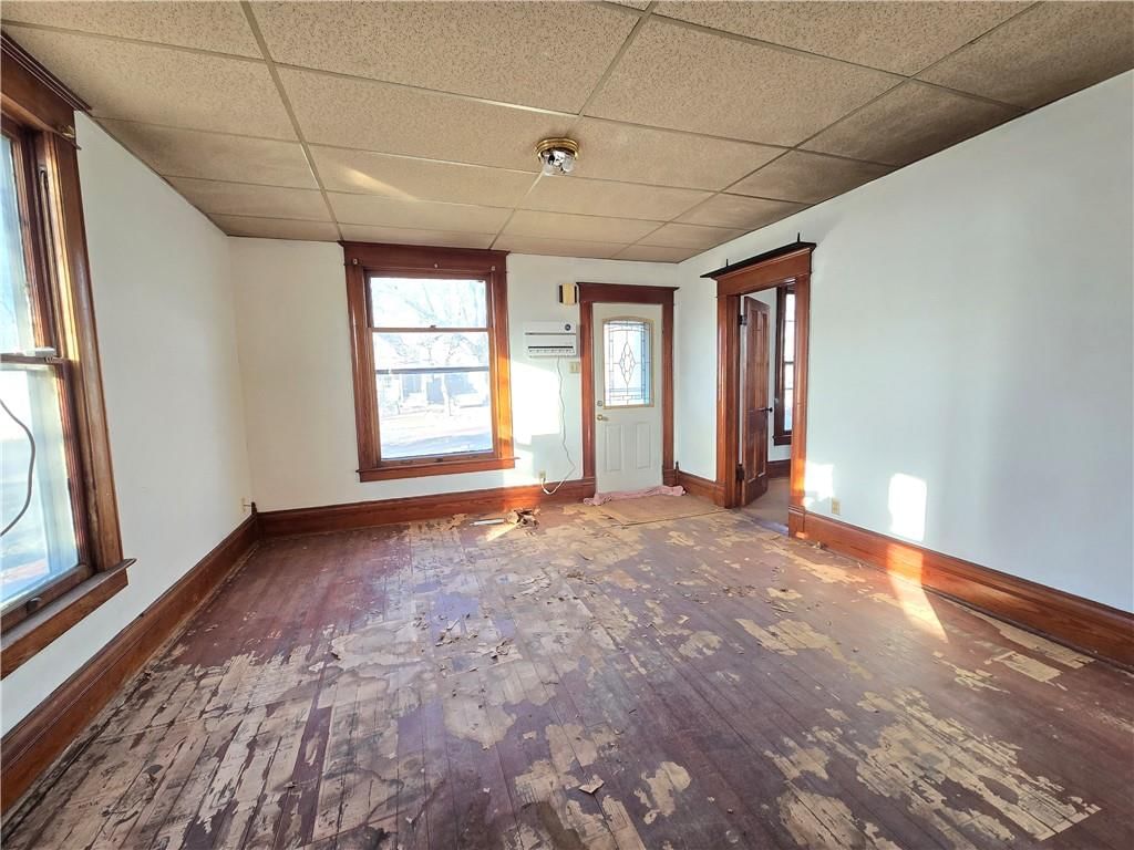 329 W 1st Street — photo 16
