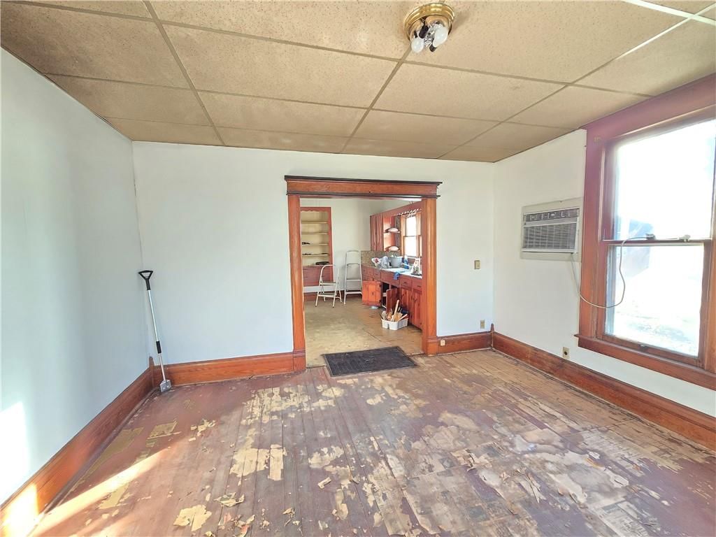 329 W 1st Street — photo 18