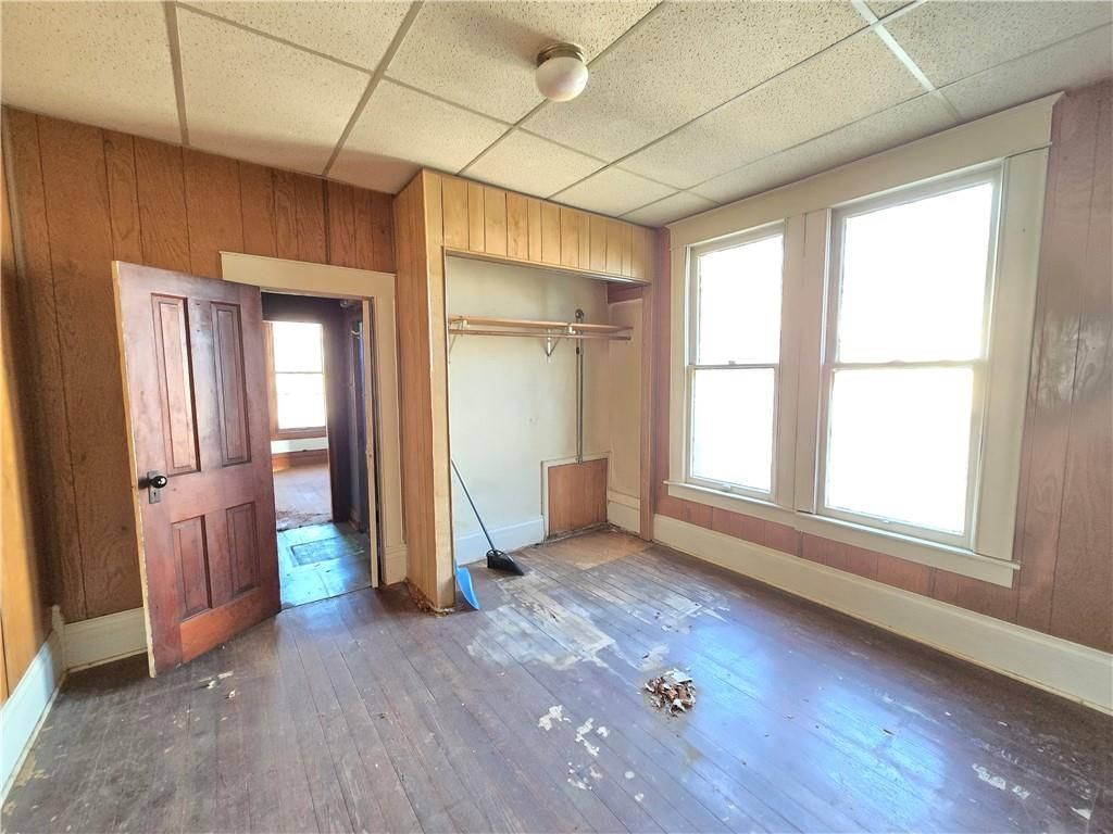 329 W 1st Street — photo 32