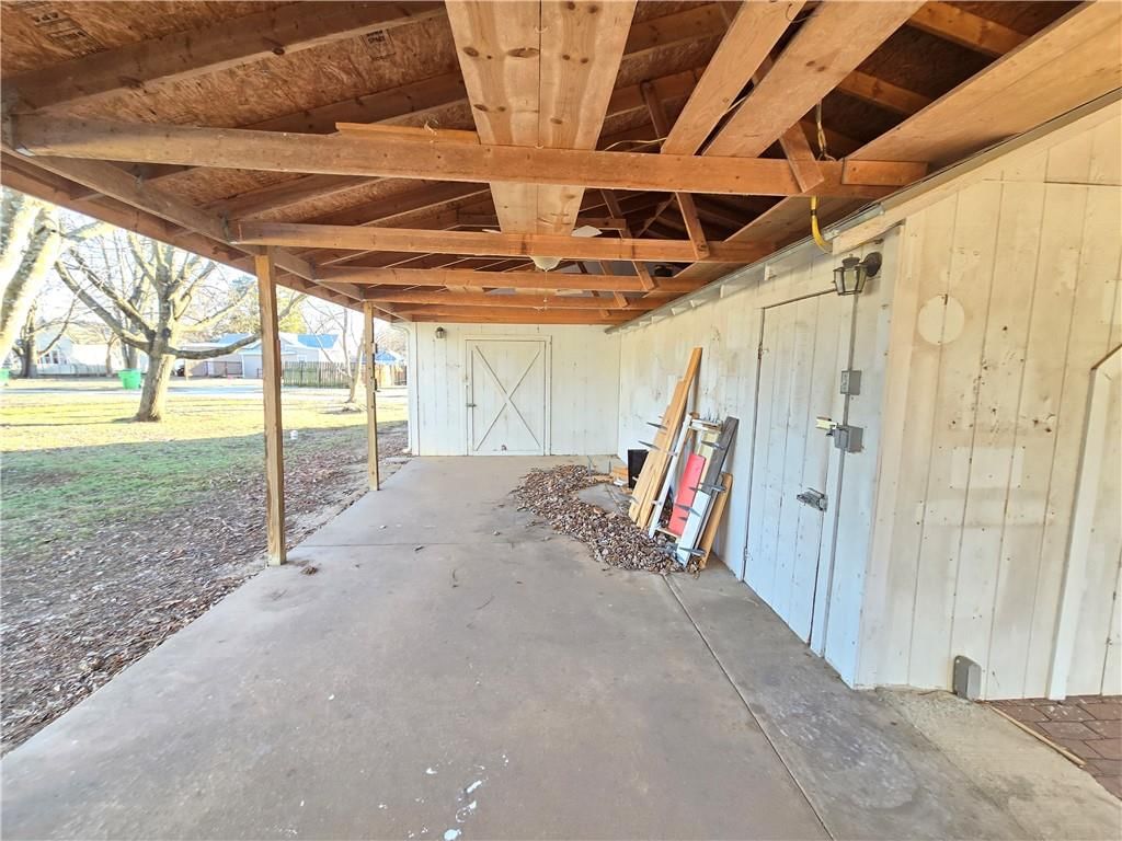 329 W 1st Street — photo 8