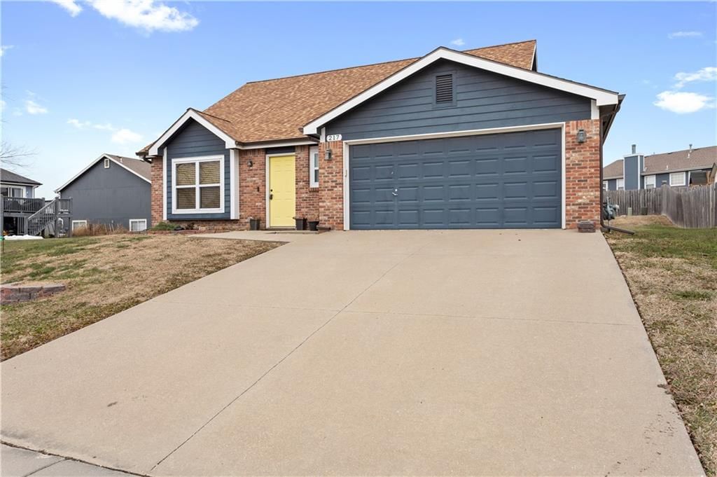 217 Montrose Circle, Eudora, KS