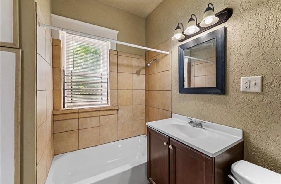 1115 E 41st Street — photo 8