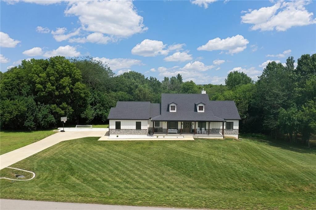 816 Eve Orchid Drive, Greenwood, MO