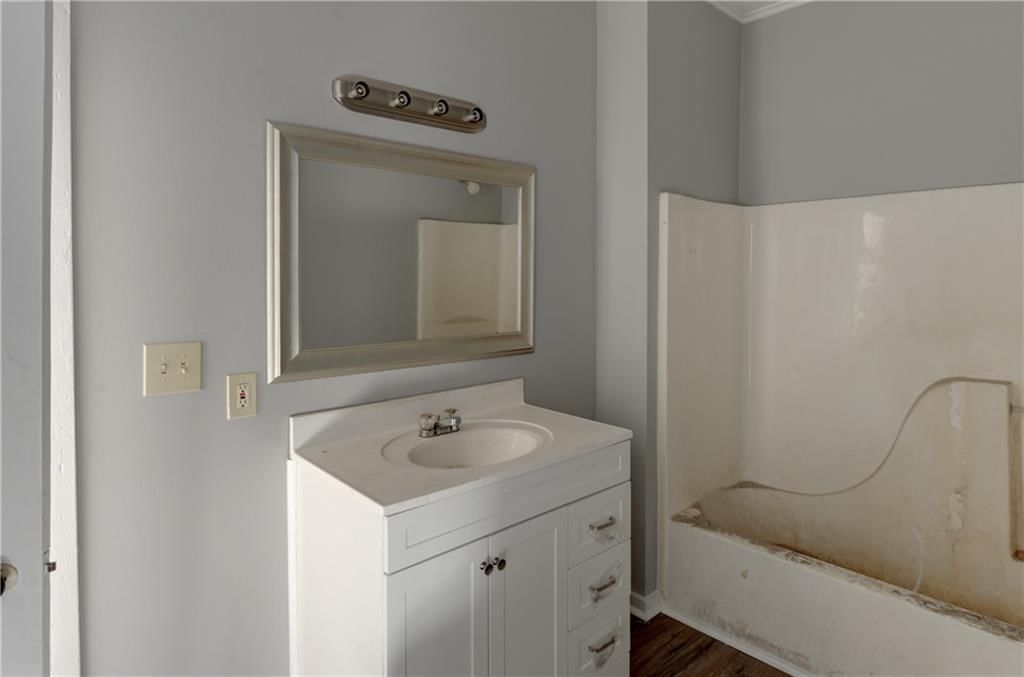 1403 Commercial Street — photo 5