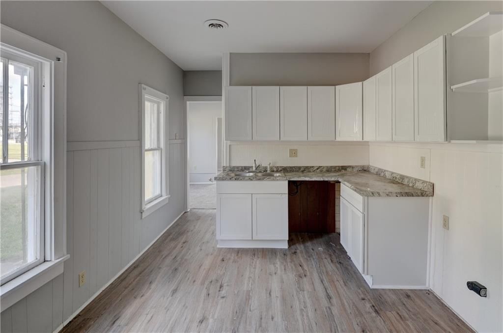 1403 Commercial Street — photo 10