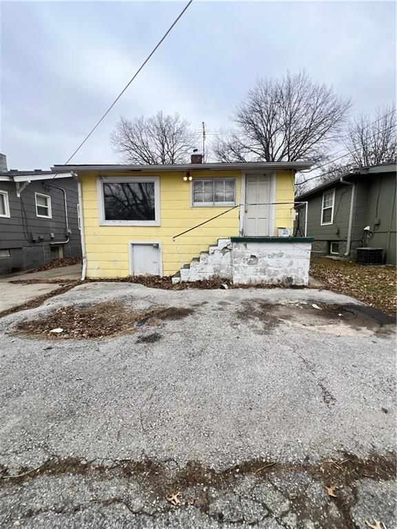 5211 Gladstone Boulevard — photo 10