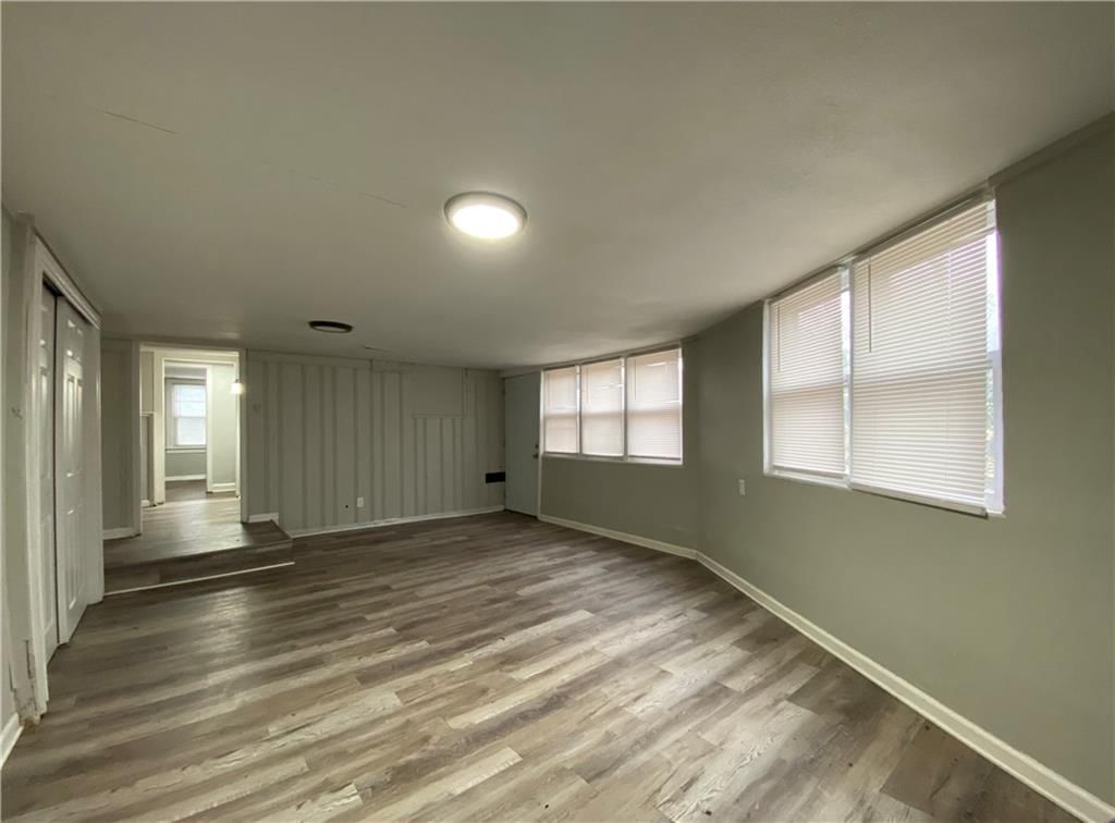 913 S Hocker Avenue — photo 11