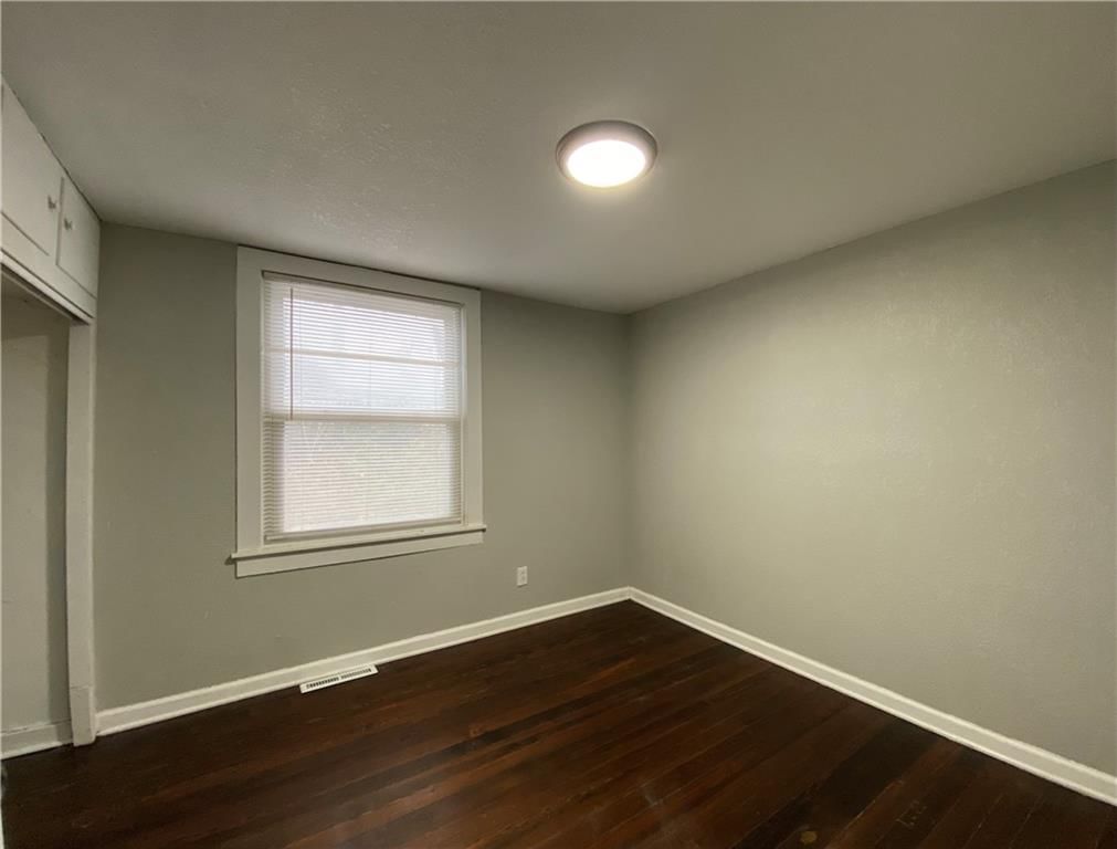 913 S Hocker Avenue — photo 12