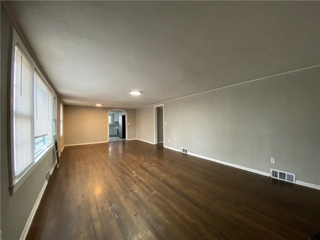 913 S Hocker Avenue — photo 5