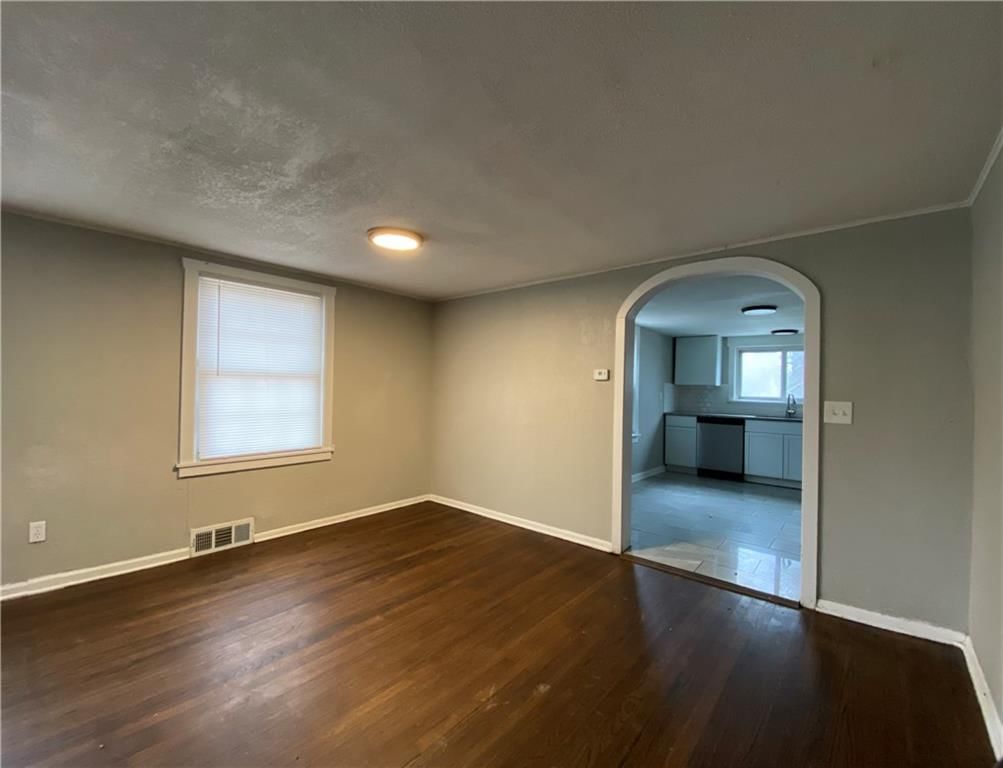 913 S Hocker Avenue — photo 6