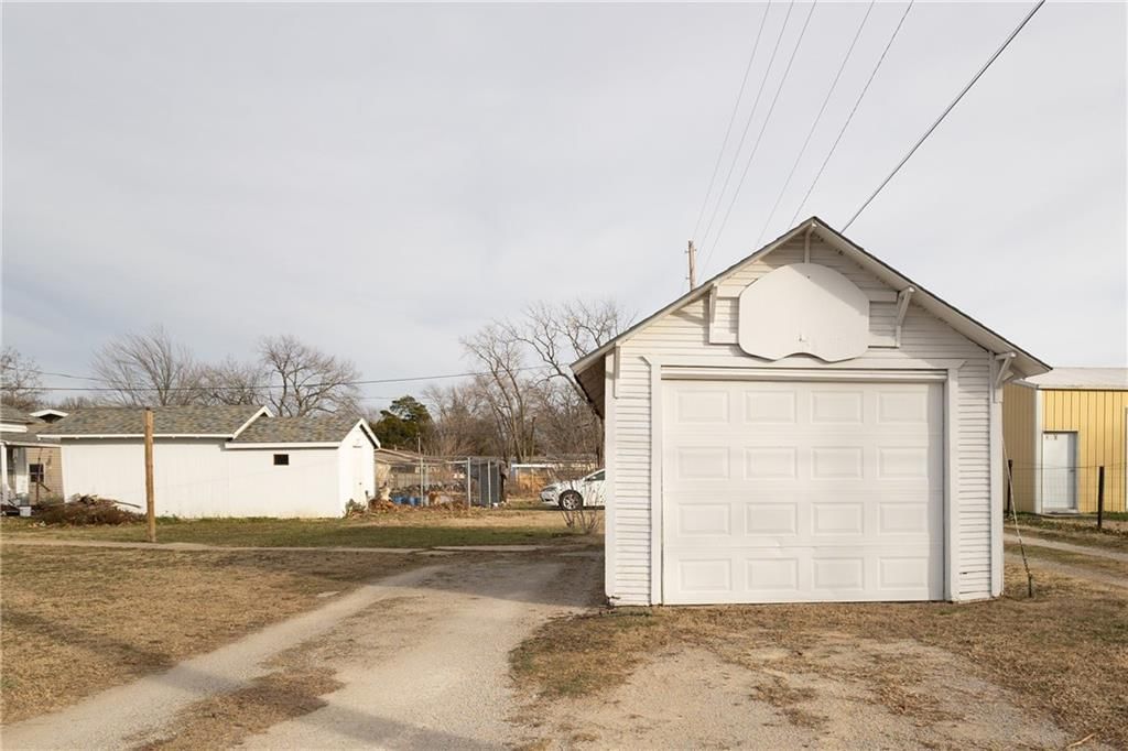 803 E 6th Street — photo 24