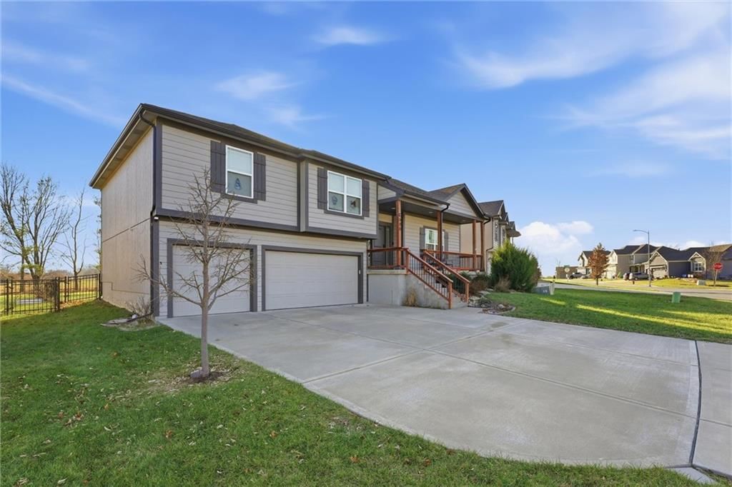 606 SE Colonial Drive — photo 4