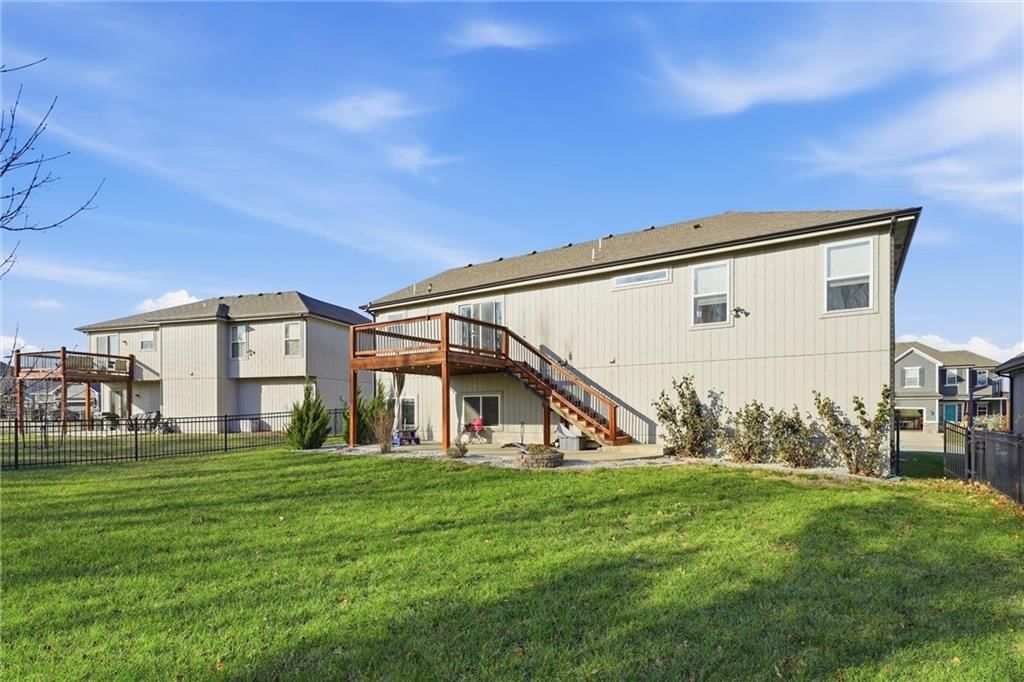 606 SE Colonial Drive — photo 38