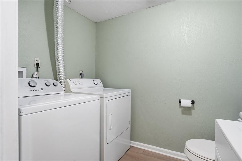 Photo 11 of 33 - 752 N 75TH Terrace