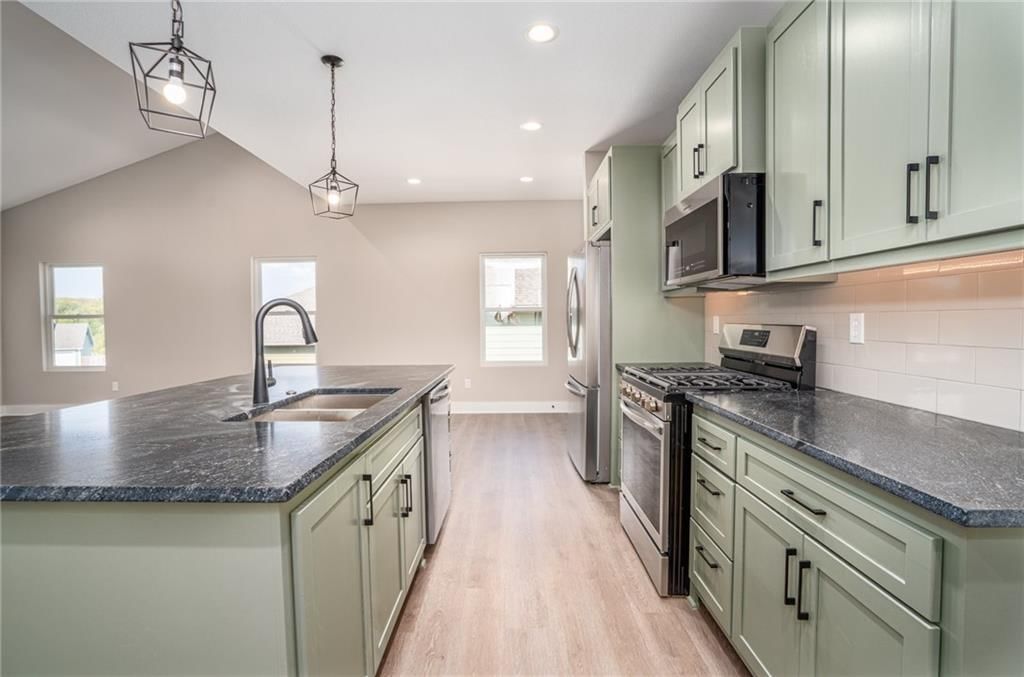 915 Eagle Ridge Drive — photo 11