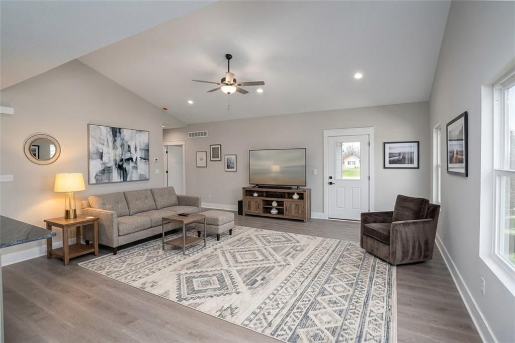 915 Eagle Ridge Drive — photo 3
