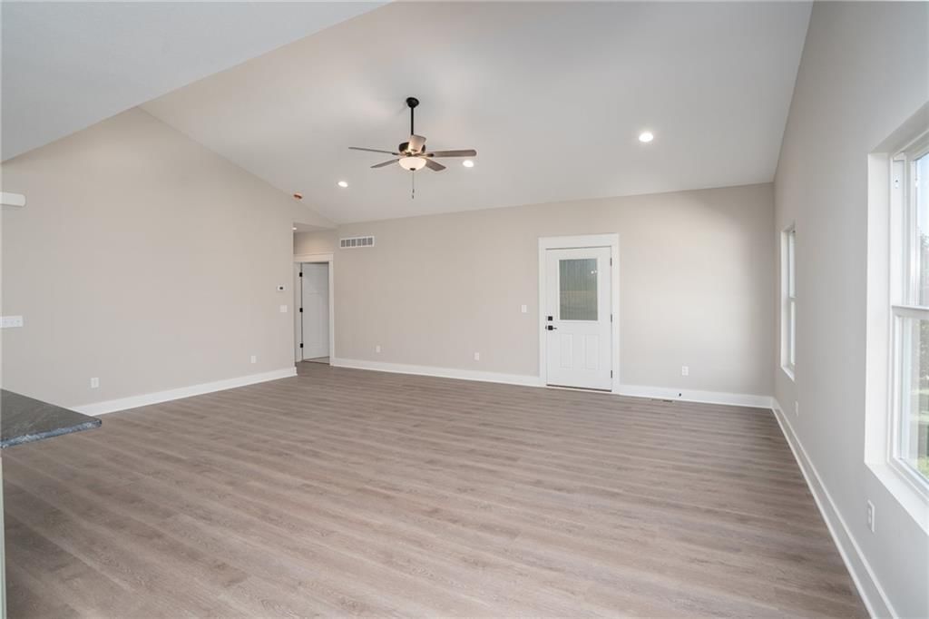 915 Eagle Ridge Drive — photo 7