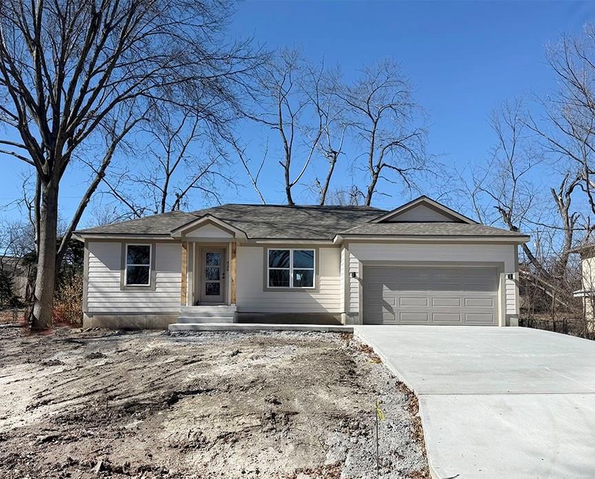 626 NW Village Drive, Lee's Summit, MO