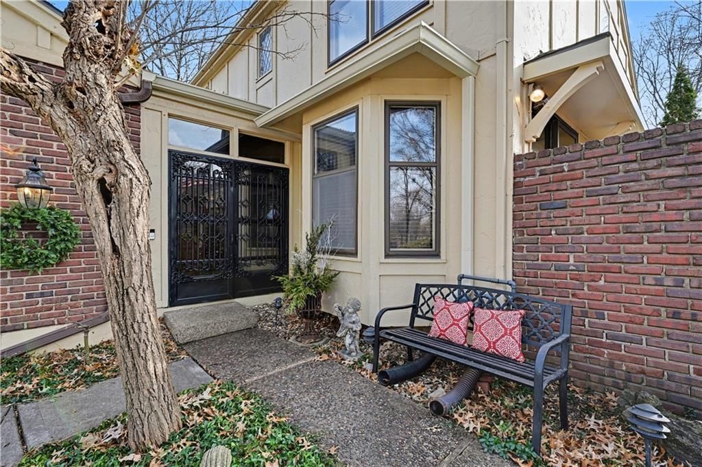 12893 Cambridge CT Court, Leawood, KS