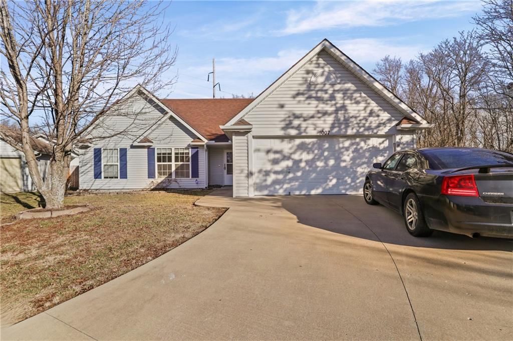 1007 SW Blue Branch Drive, Grain Valley, MO