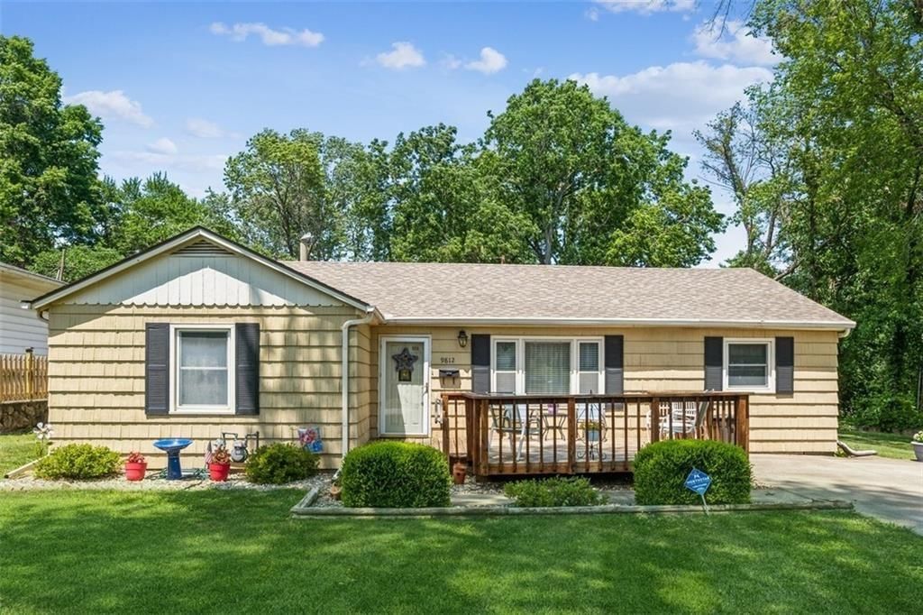 9812 Linwood Boulevard, Independence, MO