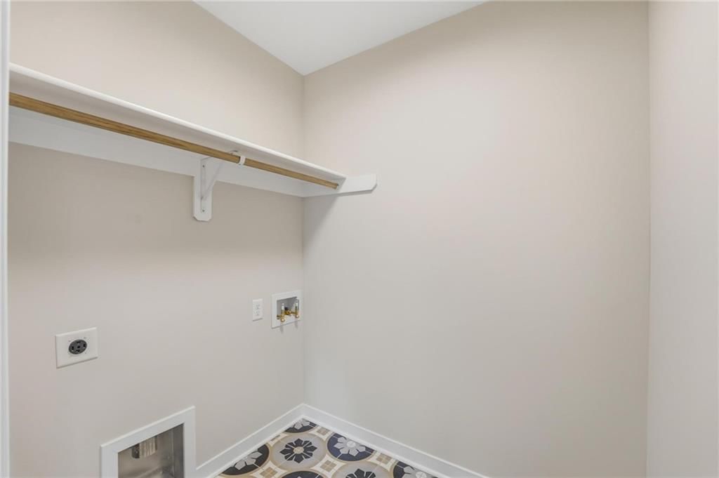 211 NW Orchard Court — photo 15
