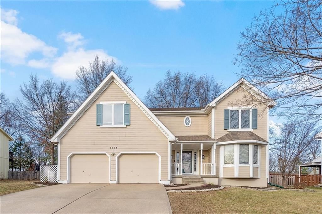2704 NW Bent Tree Circle, Lee's Summit, MO