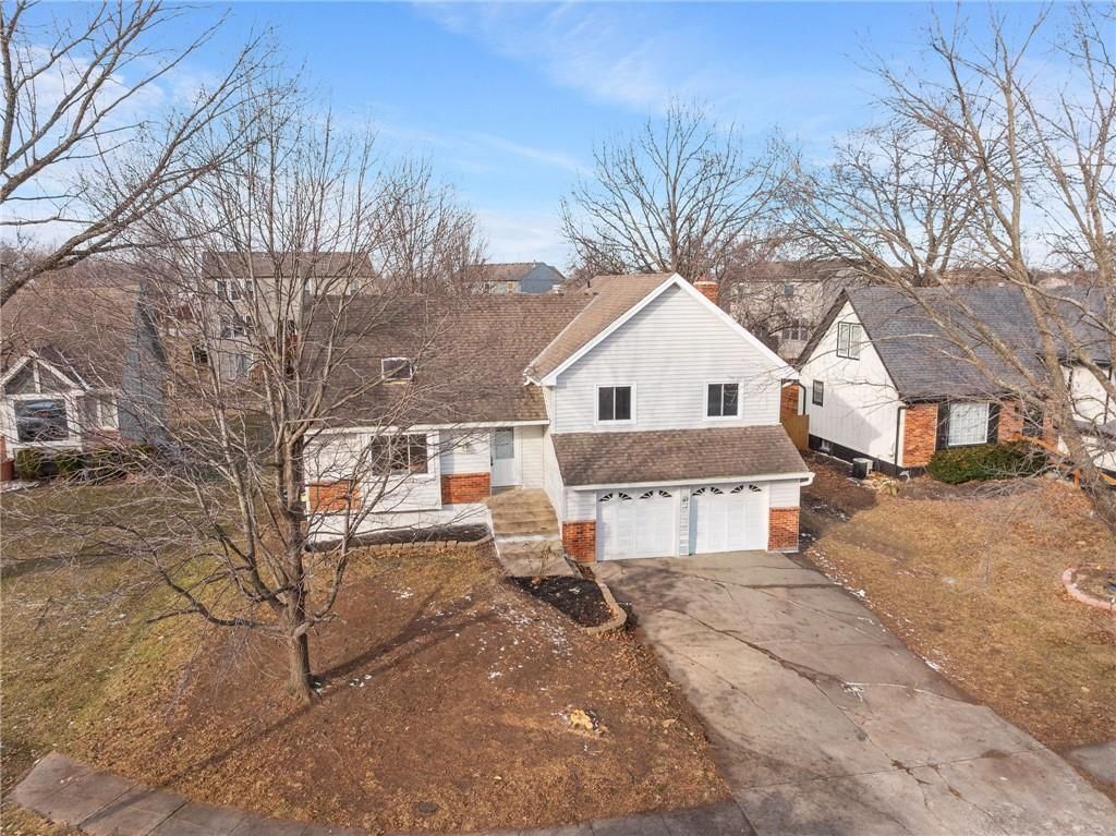 409 S Chambery Drive, Olathe, KS