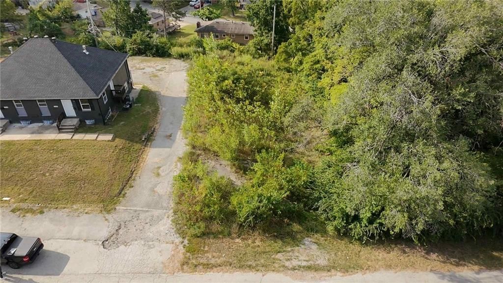 11527 E Lexington Avenue, Sugar Creek, MO