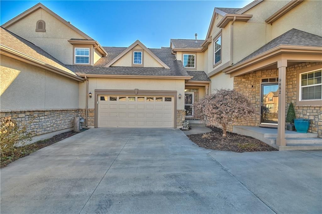 9886 Nieman Place, Overland Park, KS