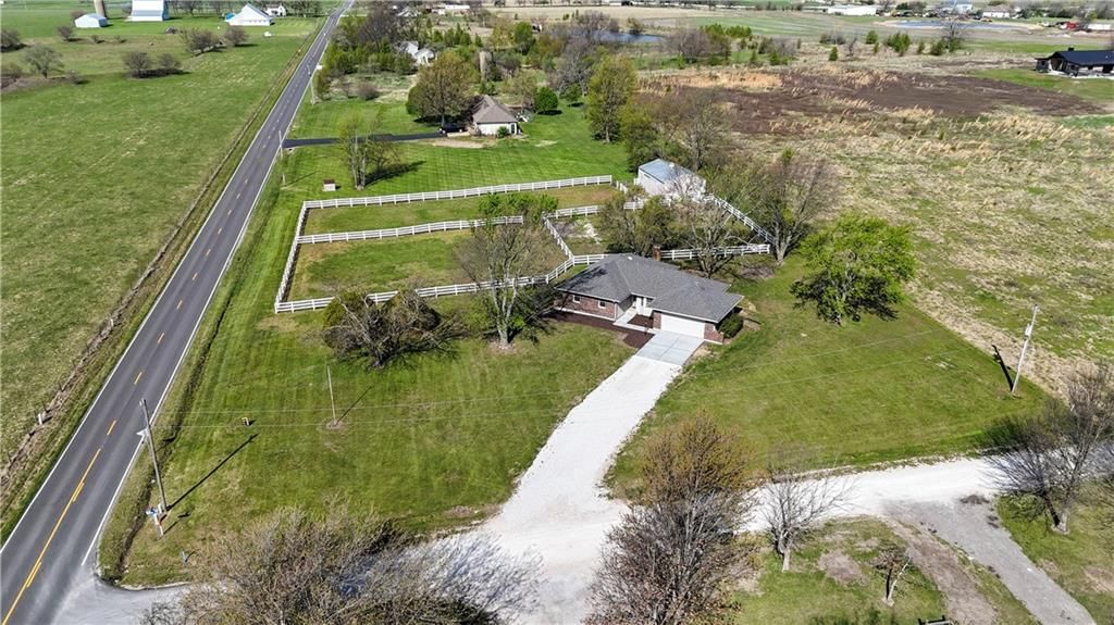 22284 Rosewood Street — photo 4