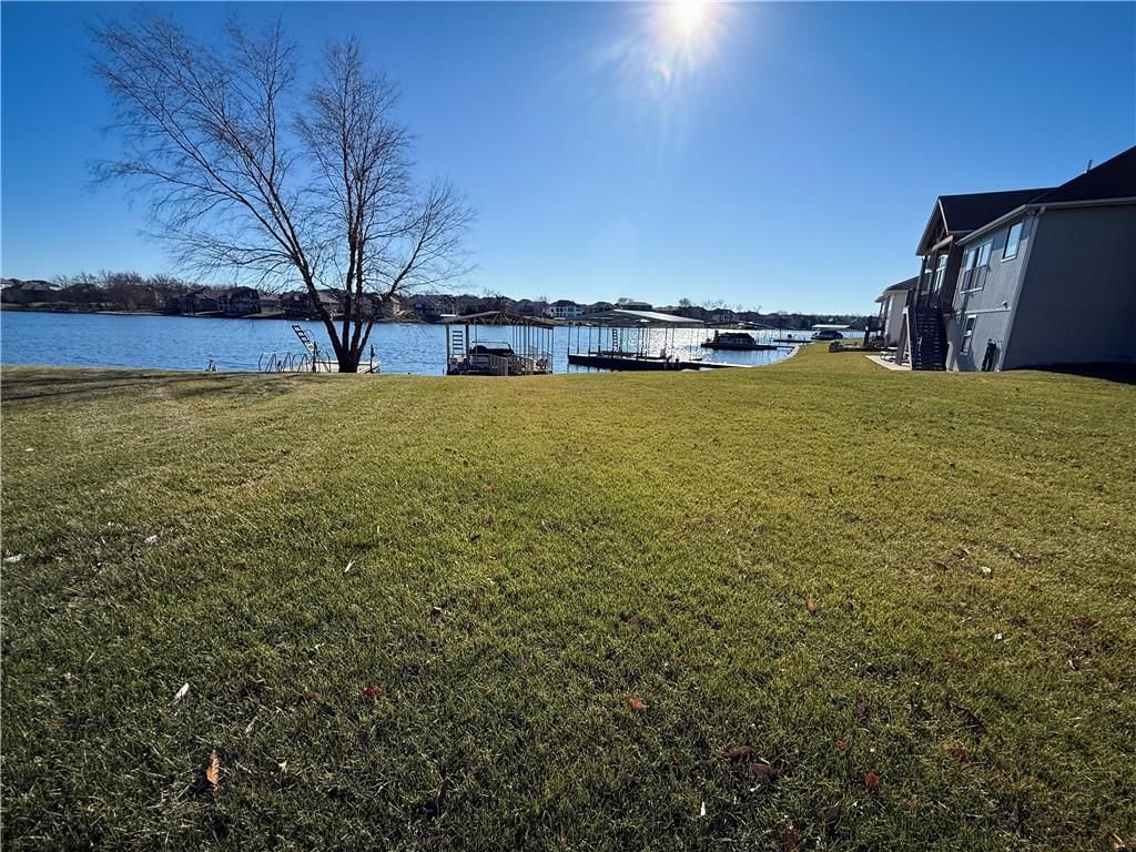 1427 Young Circle, Raymore, MO