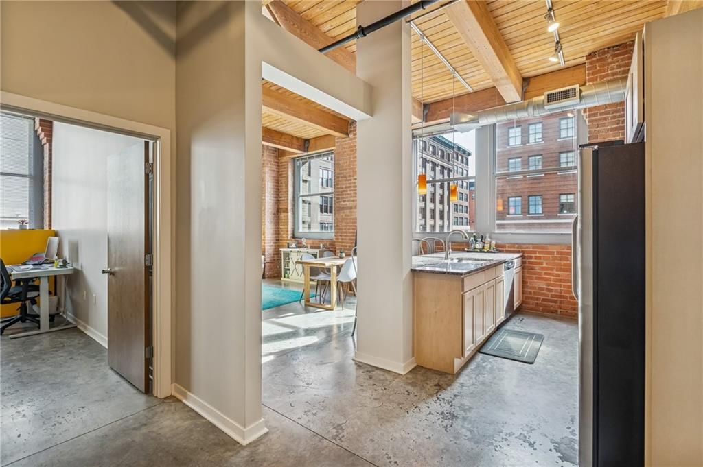 712 Broadway Boulevard — photo 12