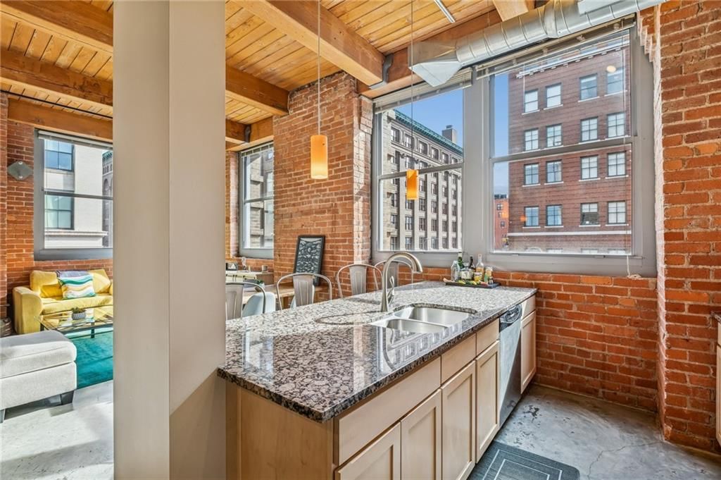 712 Broadway Boulevard — photo 15