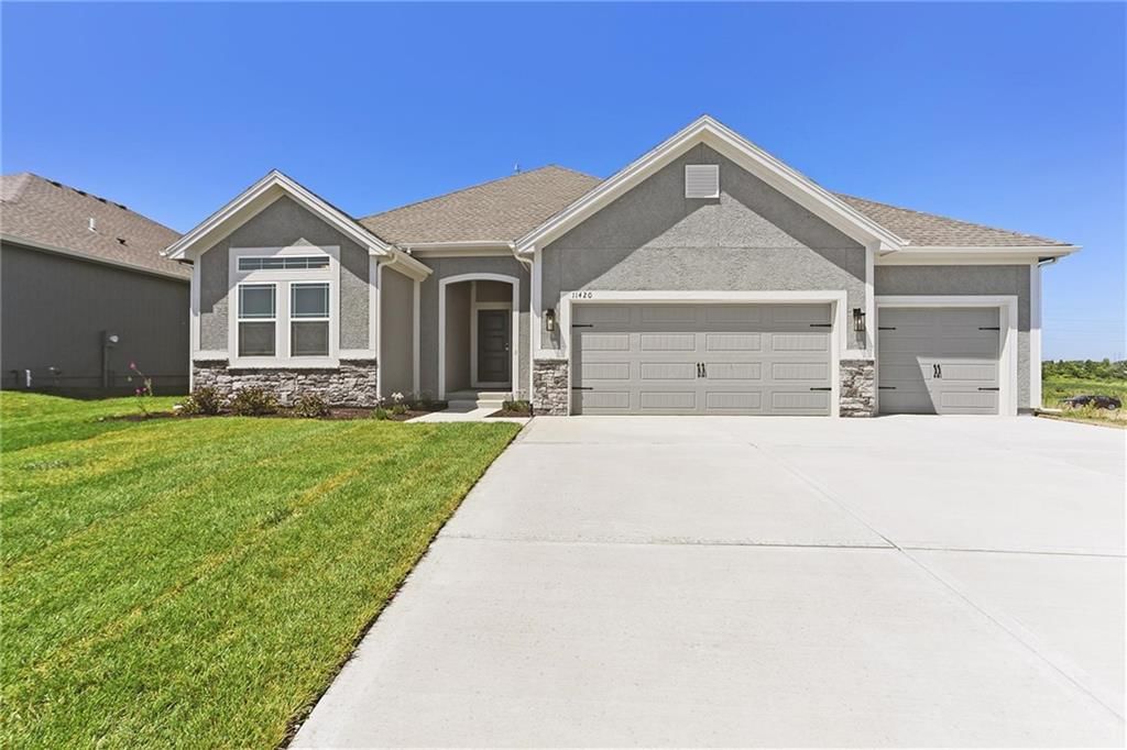 11448 N Auburndale Circle, Kansas City, MO