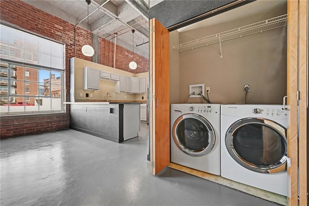 Photo 6 of 28 - 2029 WYANDOTTE STREET