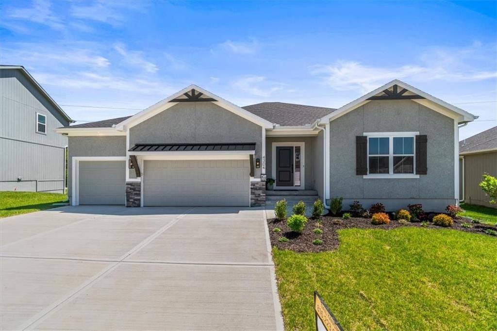 4304 SE Adams Drive, Blue Springs, MO