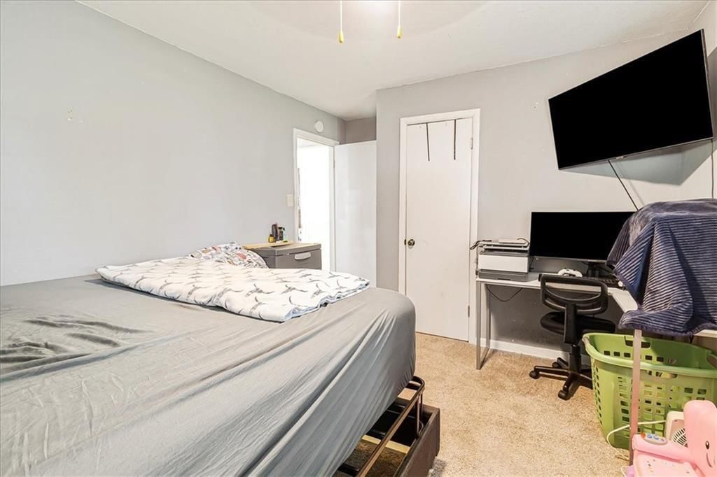 418 E 15th Street — photo 11