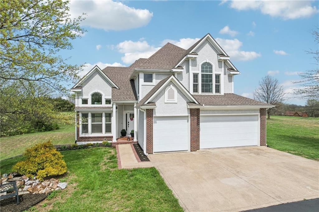 16374 Lake Point Drive, Bonner Springs, KS