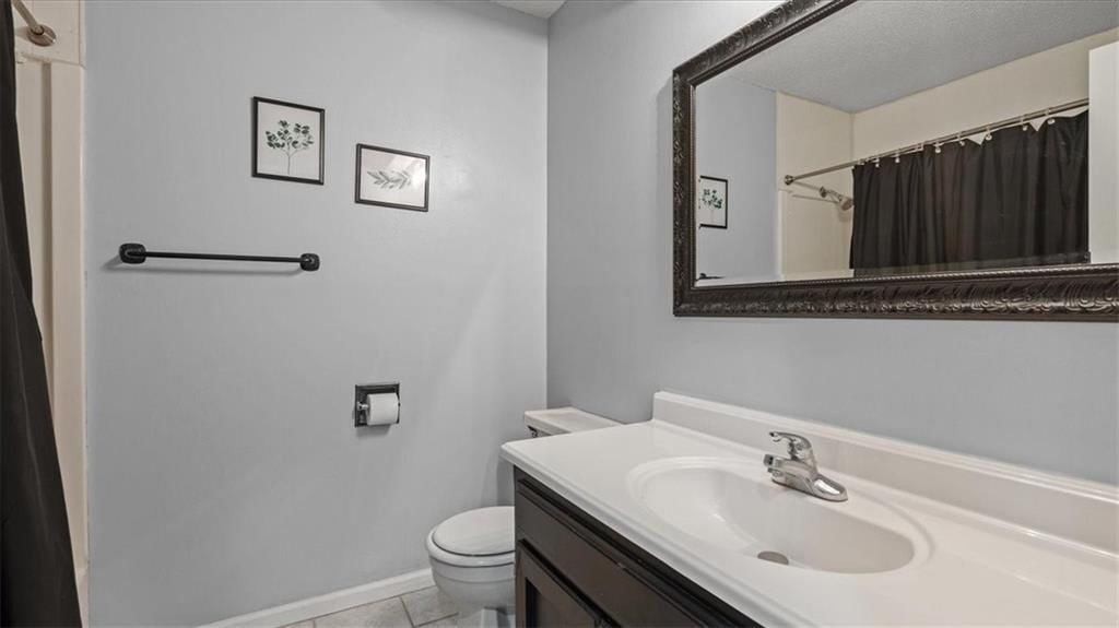 Photo 18 of 27 - 4716 Fontana Street