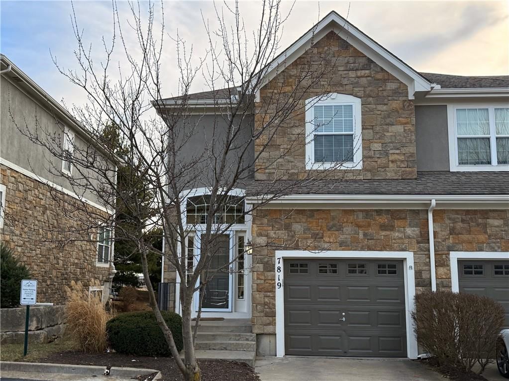 7819 W 158th Court, Overland Park, KS