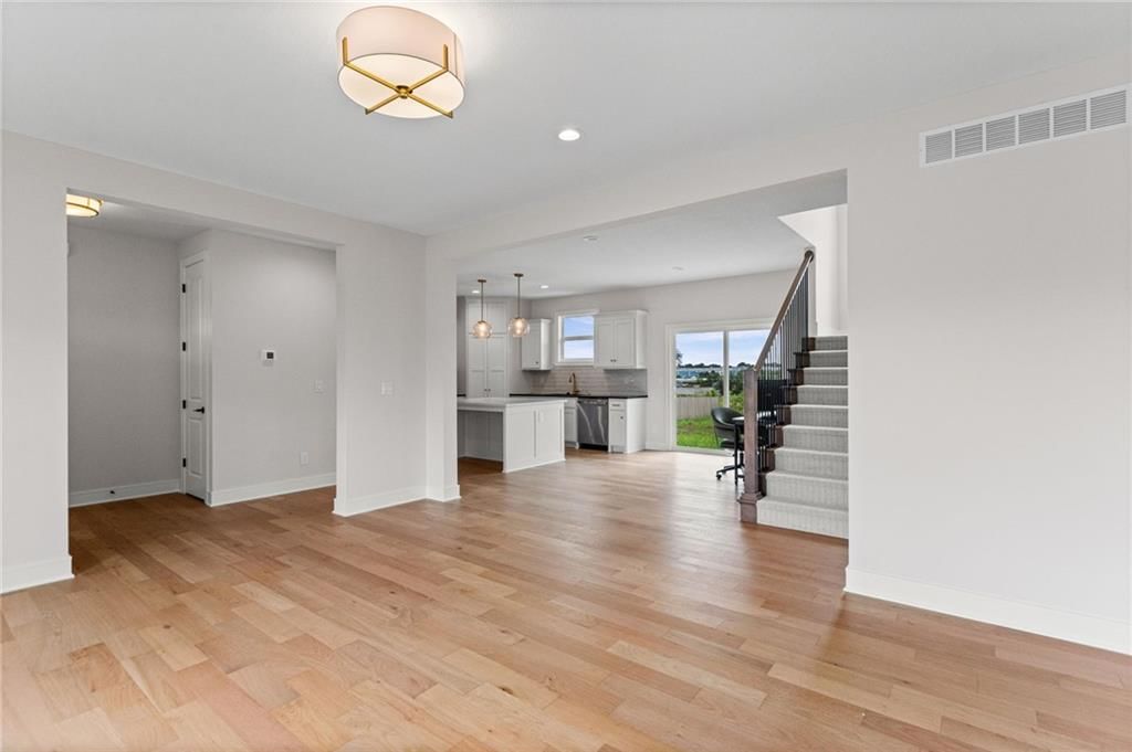 20702 Emerald Street — photo 11