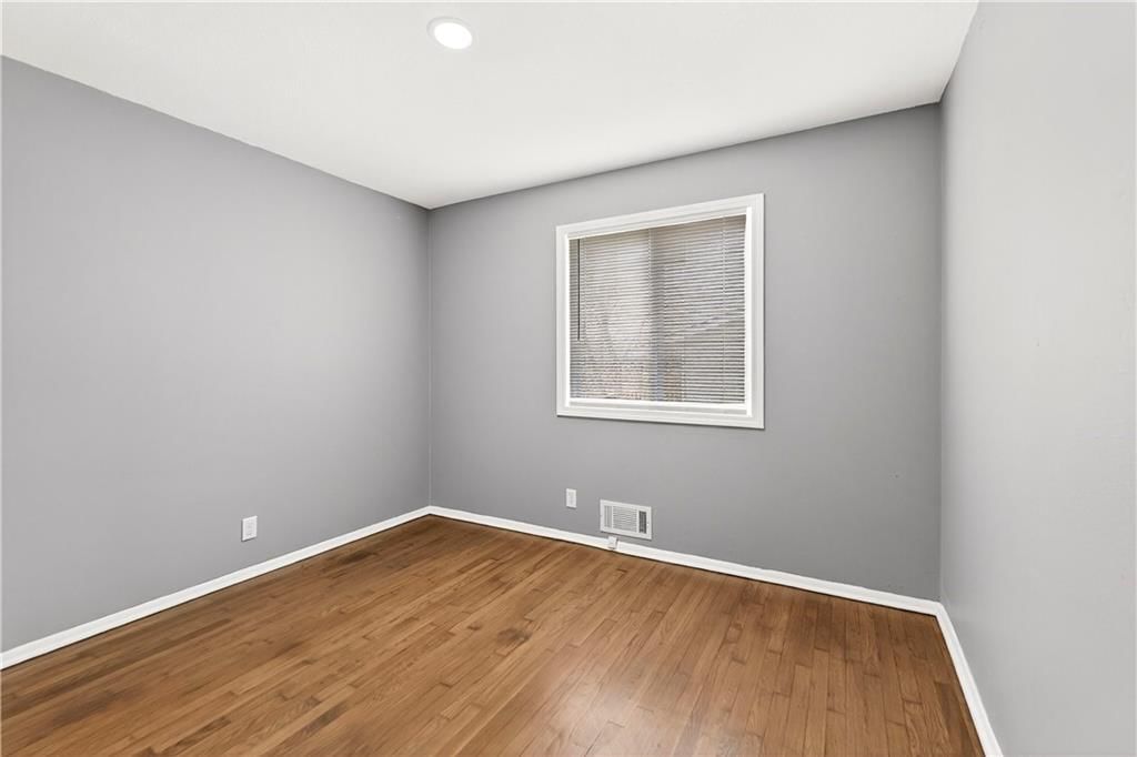 Photo 24 of 43 - 7409 E 51st Street