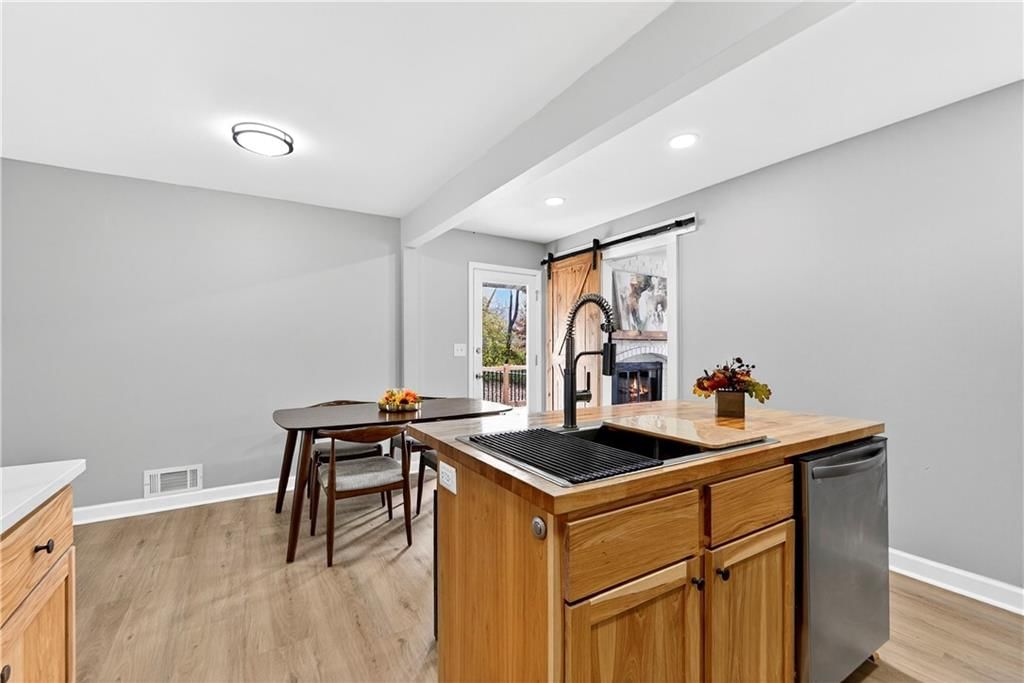 Photo 10 of 43 - 7409 E 51st Street