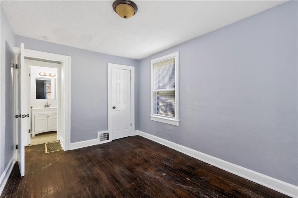 1915 S Overton Avenue — photo 25