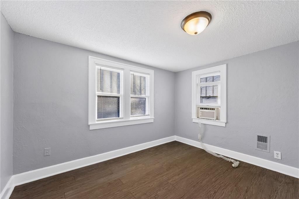1915 S Overton Avenue — photo 26