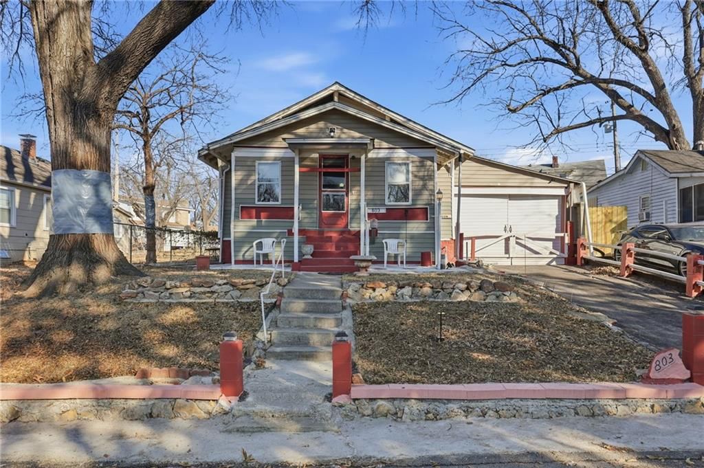 803 S CEDAR Avenue, Independence, MO